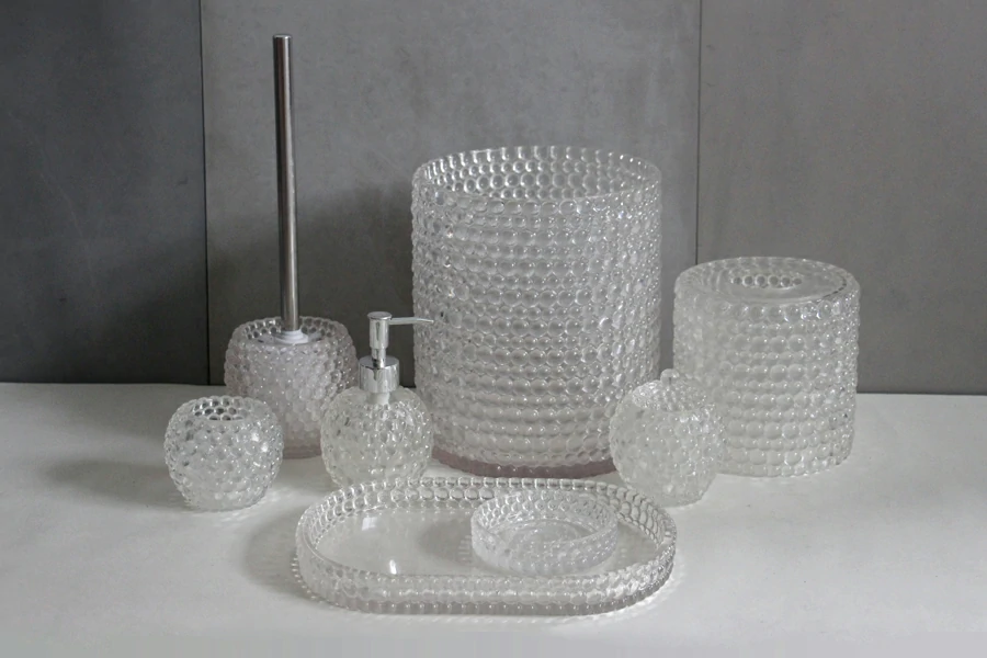 8 Pieces Creative Style High Quality Clear Resin Bathroom Accessories Set With 3D Relief Arrow Pattern