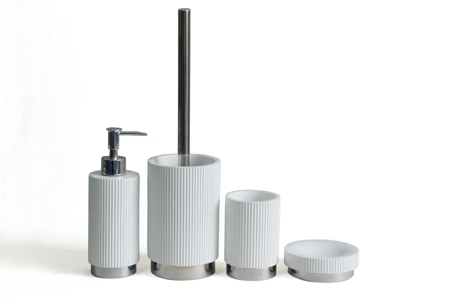 Bathroom sets Hot sale high quality resin accessories set design customizable bathroom amenities are available in the bathroom